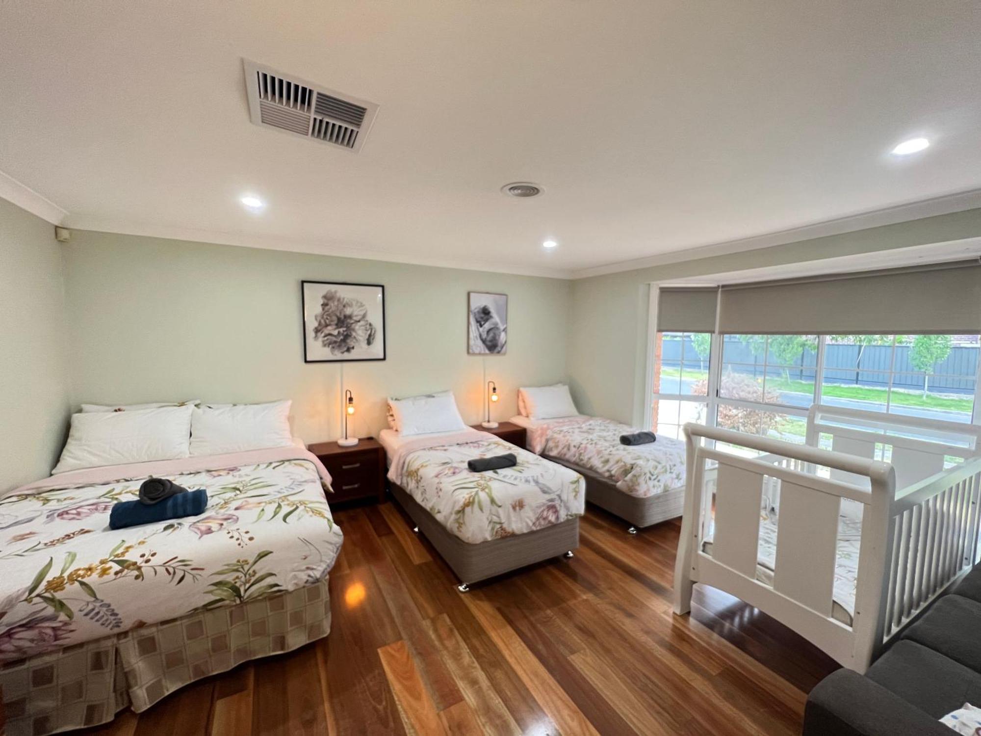 Spacious 6 Bedroom Holiday Home 15 Min Away From Melbourne Airport Sydenham Экстерьер фото